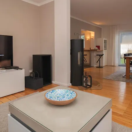 Mitte 6 *